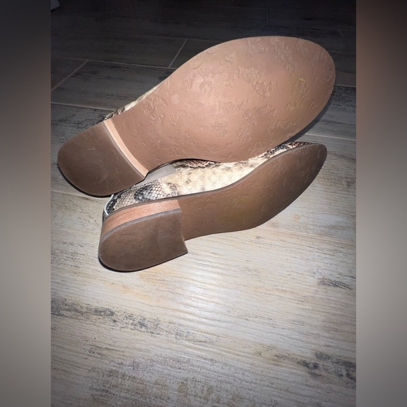 Frye & Co. Mila Chelsea Boots Taupe Snake Embossed Leather Size 9 - Picture 4 of 8